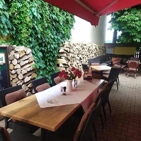 A Restaurace Nad Hradem Gasthof Křivoklát