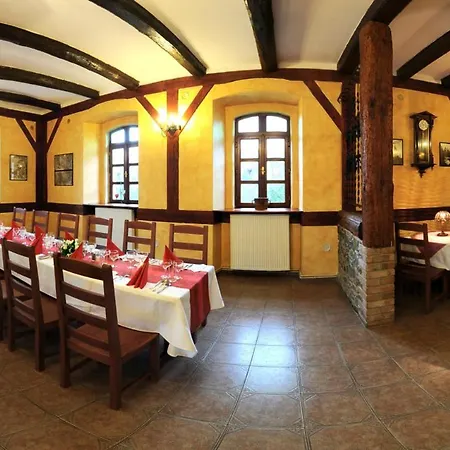 A Restaurace Nad Hradem Gasthof *