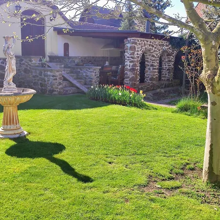 Gasthof A Restaurace Nad Hradem *