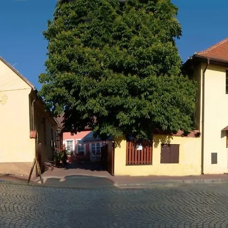 Penzion A Restaurace Nad Hradem *