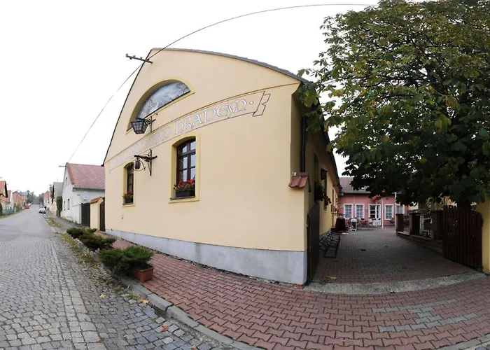 Gæstehus A Restaurace Nad Hradem *
