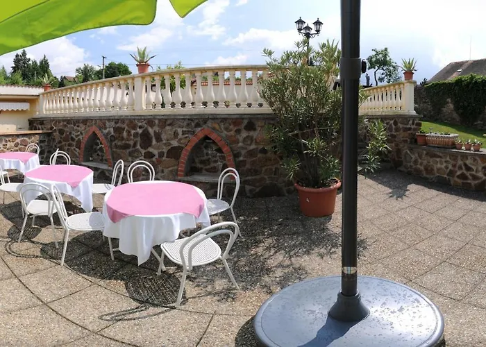 Gæstehus A Restaurace Nad Hradem *