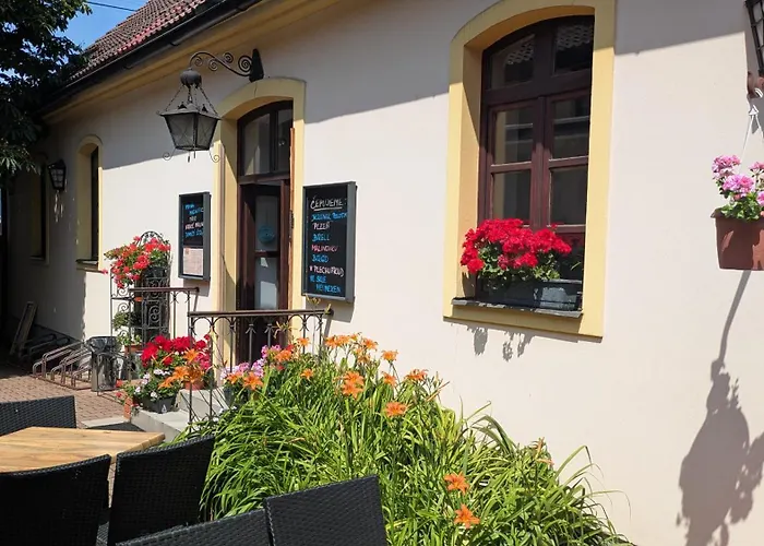 A Restaurace Nad Hradem Gæstehus *